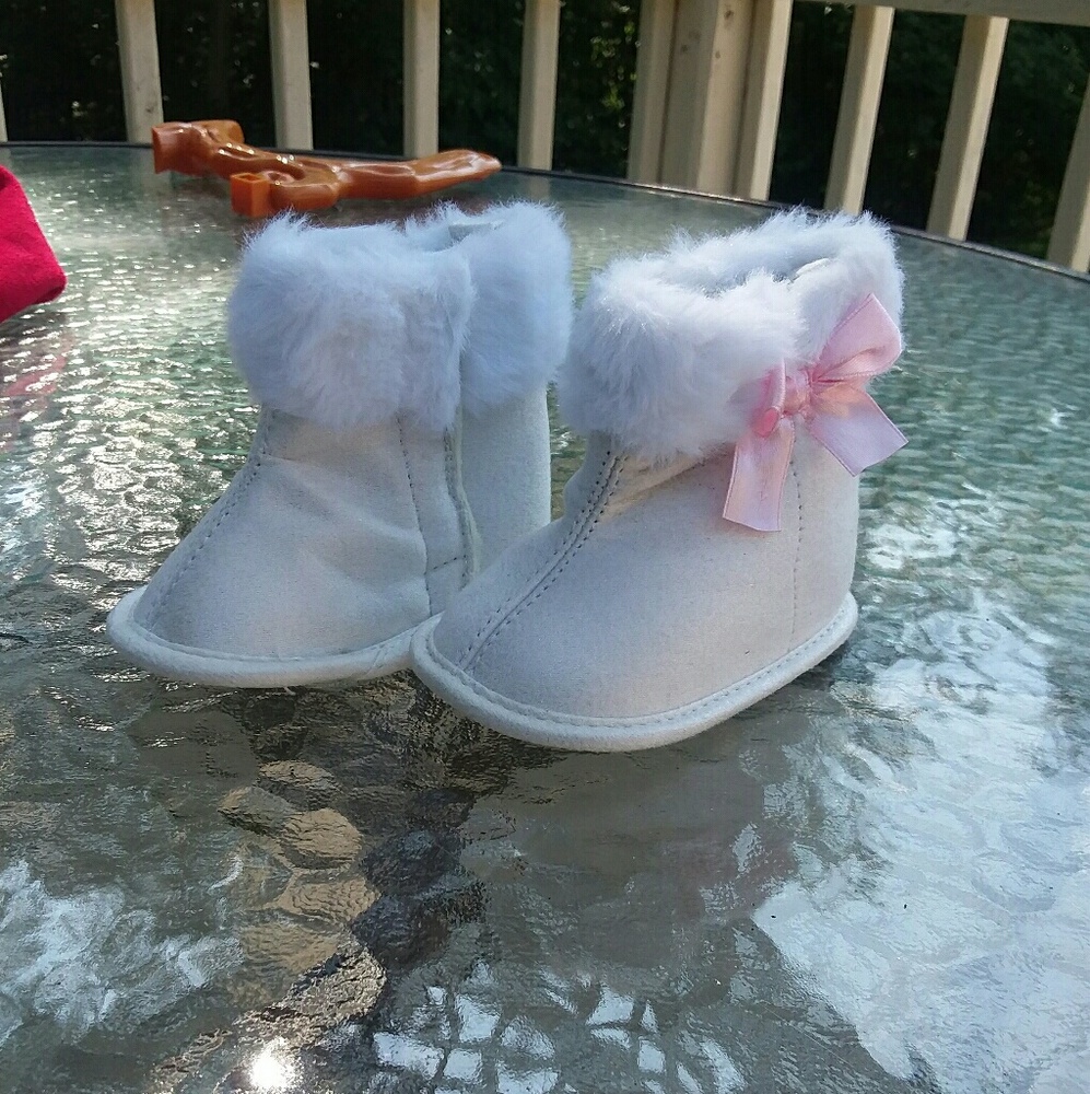 Newborn winter booties